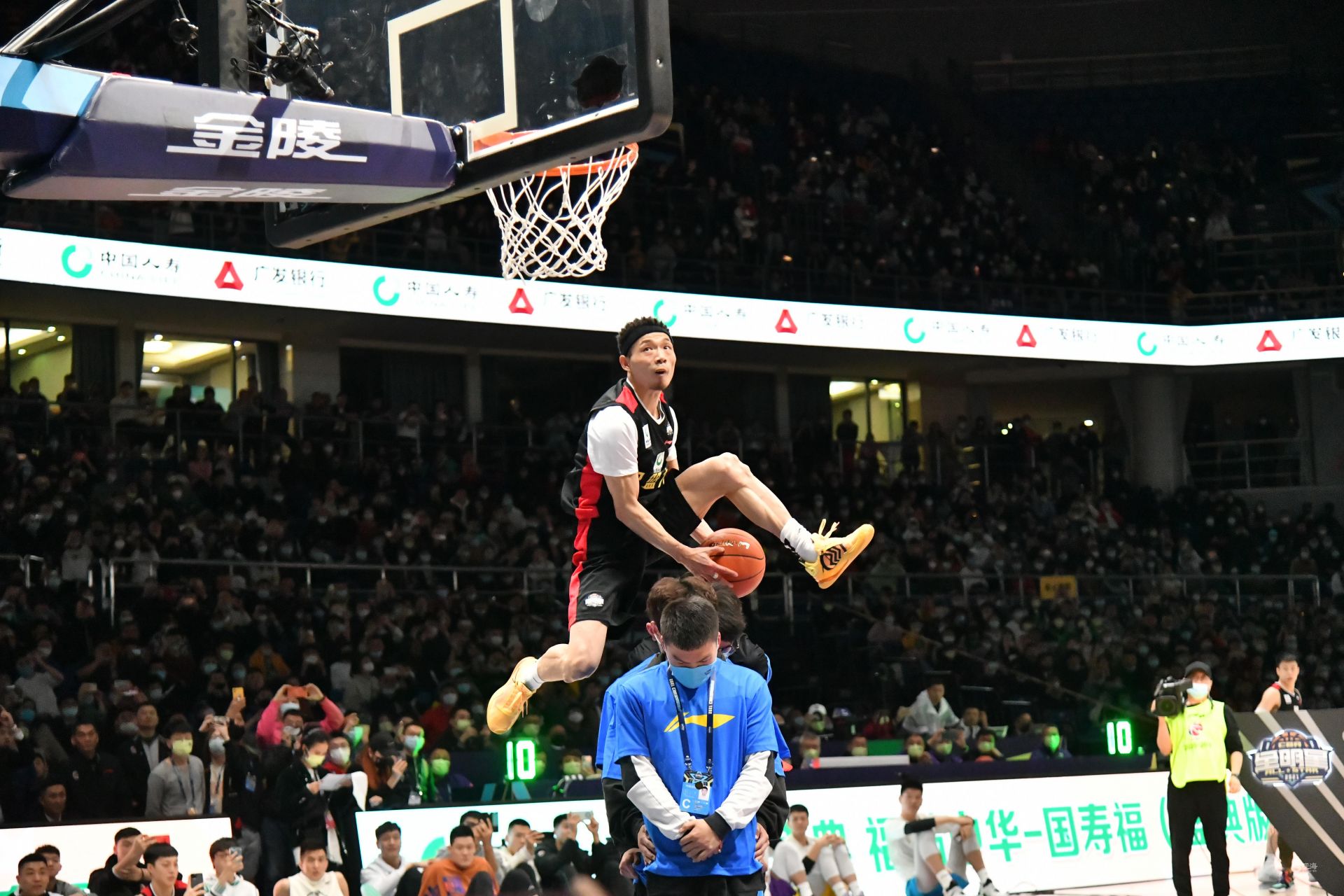 军还是红魔 军还是红魔